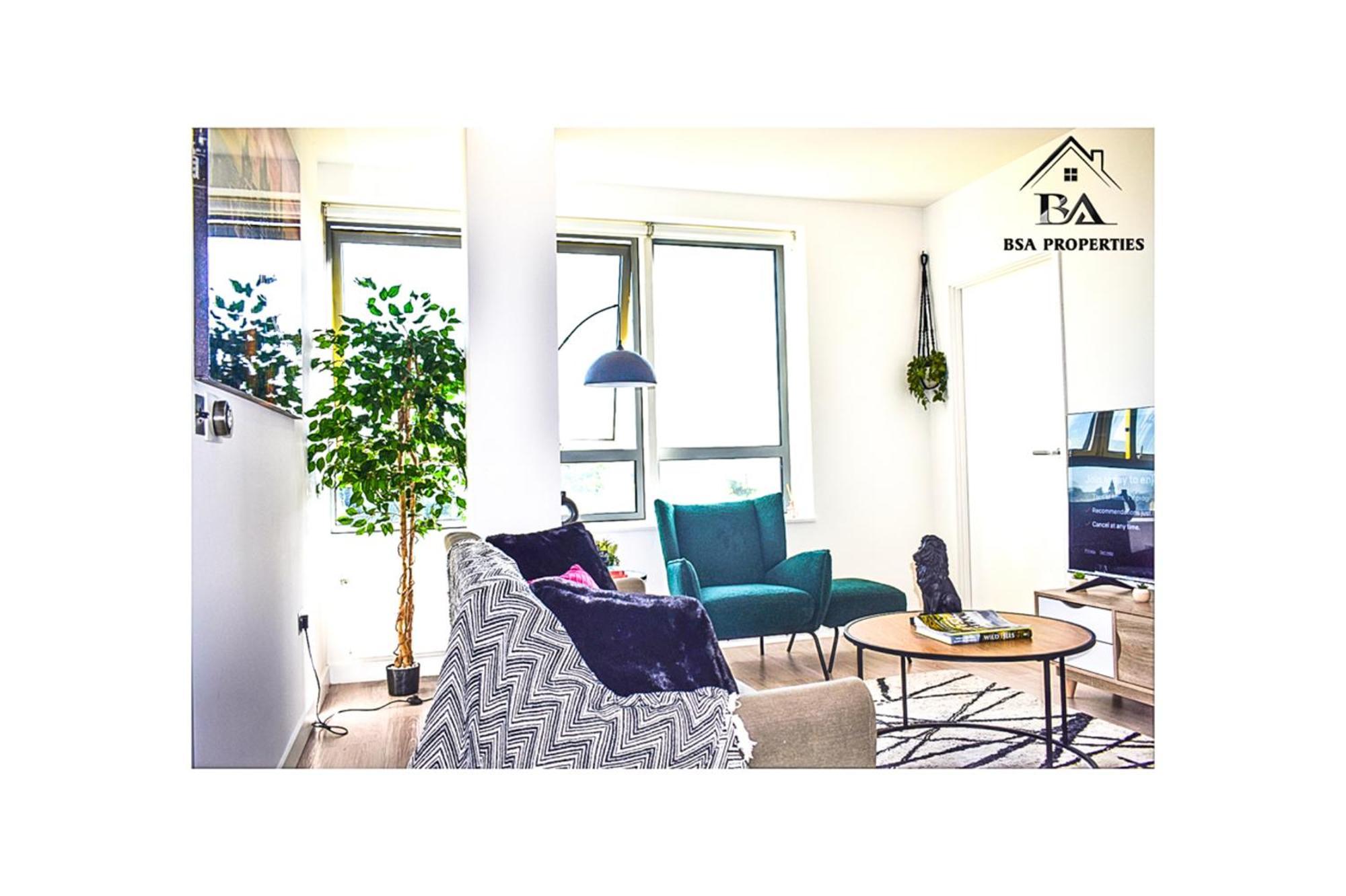City Centre Ascot Apartment: Pet-Friendly with Free Parking Bracknell Exterior photo