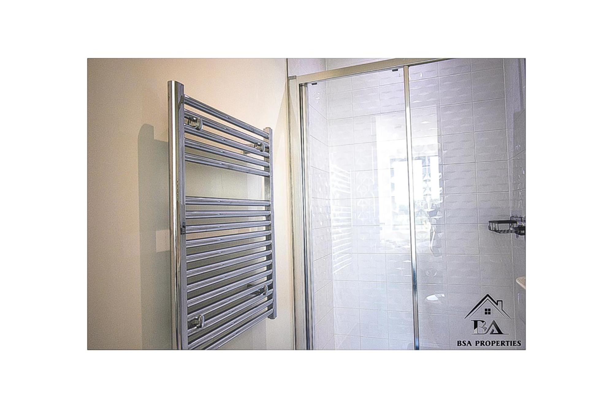City Centre Ascot Apartment: Pet-Friendly with Free Parking Bracknell Exterior photo